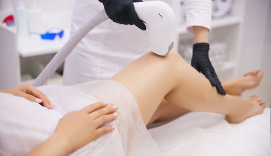 LAZERLE DÖVME SİLME